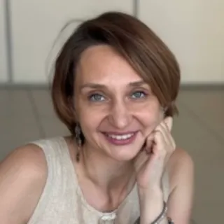 Адриана Дари