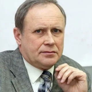 Олег Платонов